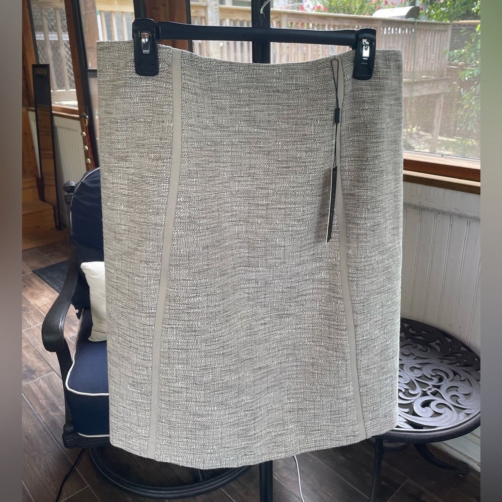 *NWT* T Tahari Tan and Cream Pencil Skirt